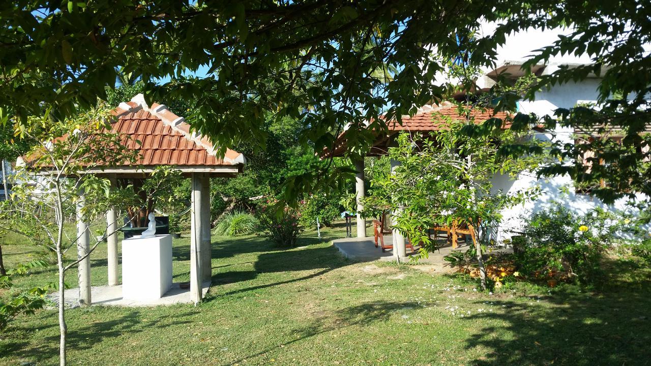 Sunshine Cafe Lägenhet Tangalle Exteriör bild